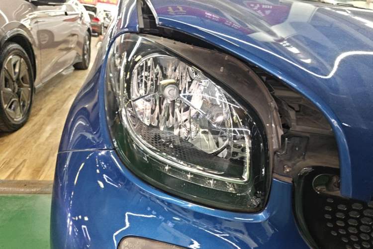 Used smart forfour 2016 1.0L 52 kW Passion Edition Right Front Headlight