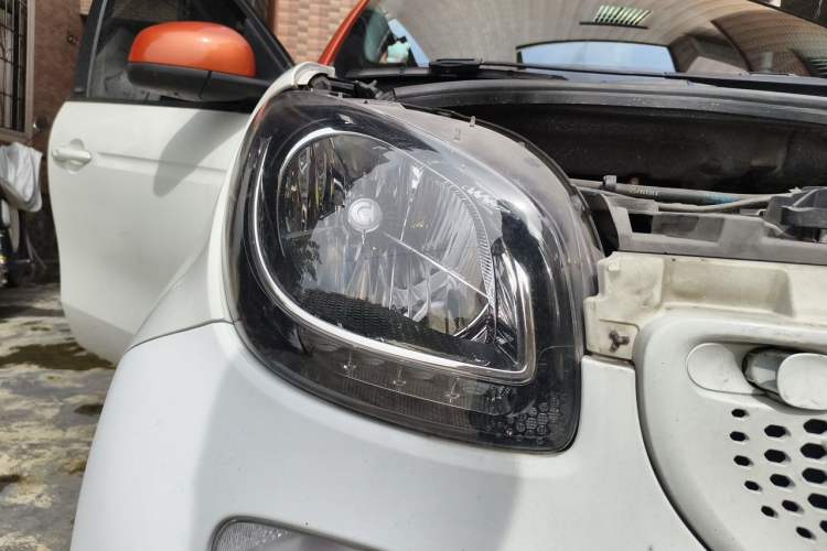 Used smart forfour 2016 1.0L 52 kW Passion Edition Right Front Headlight