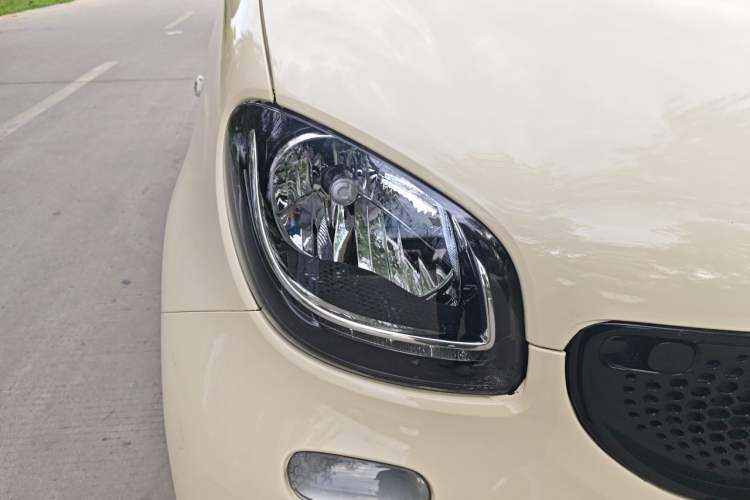 Used smart forfour 2016 1.0L 52 kW Passion Edition Right Front Headlight