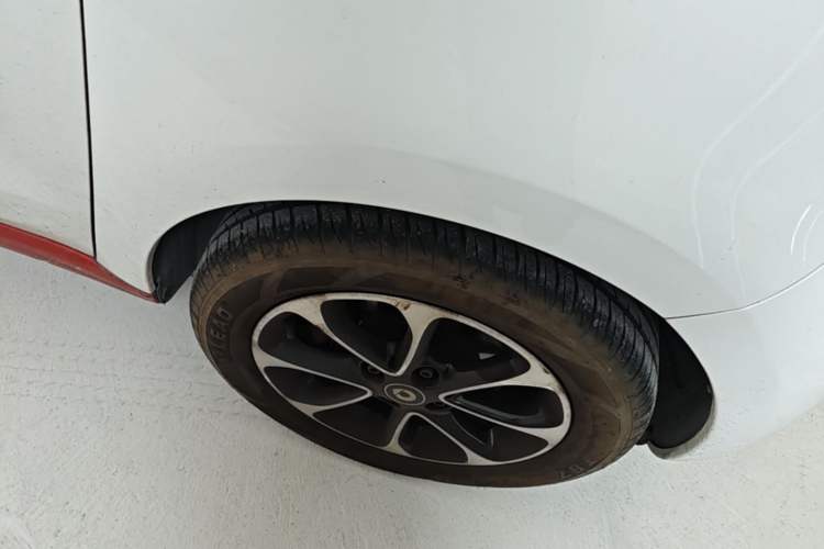 Used smart forfour 2016 1.0L 52 kW Passion Edition Right Front Wheel Hub