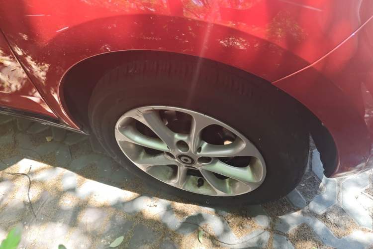 Used smart forfour 2016 1.0L 52 kW Dynamic Edition Right Front Wheel Hub