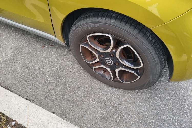 Used smart forfour 2016 0.9T 66 kW Pioneer Edition Right Front Wheel Hub