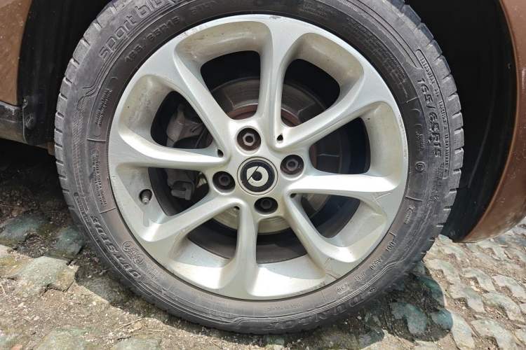 Used smart forfour 2016 1.0L 52 kW Dynamic Edition Right Front Wheel Hub