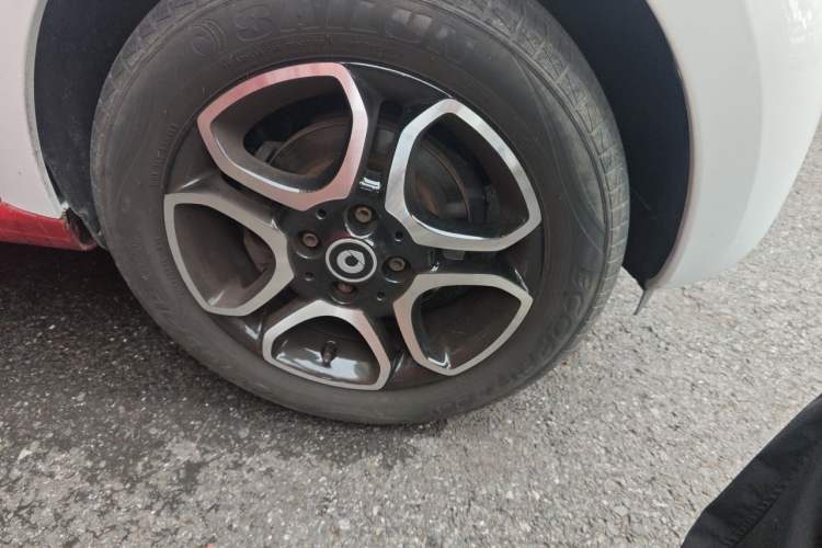 Used smart forfour 2016 0.9T 66 kW Pioneer Edition Right Front Wheel Hub