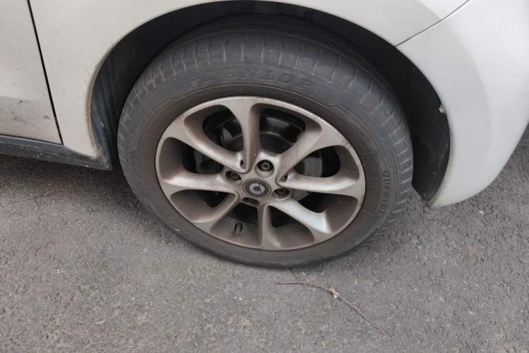 Used smart forfour 2016 1.0L 52 kW Dynamic Edition Right Front Wheel Hub