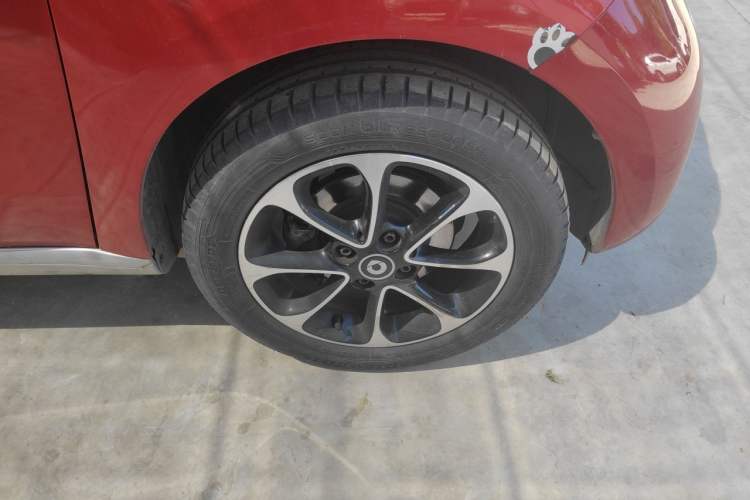 Used smart forfour 2016 1.0L 52 kW Passion Edition Right Front Wheel Hub