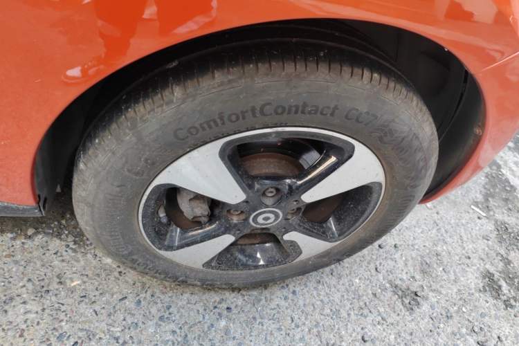 Used smart forfour 2016 1.0L 52 kW Passion Edition Right Front Wheel Hub