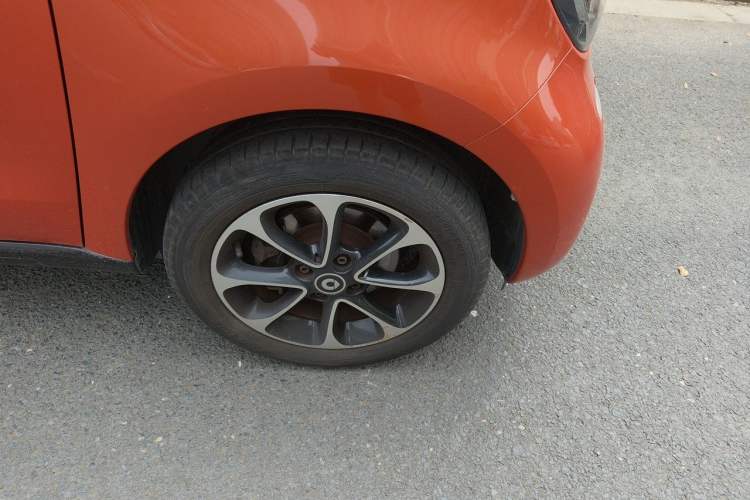 Used smart forfour 2016 1.0L 52 kW Passion Edition Right Front Wheel Hub