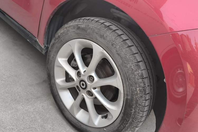 Used smart forfour 2016 1.0L 52 kW Dynamic Edition Right Front Wheel Hub