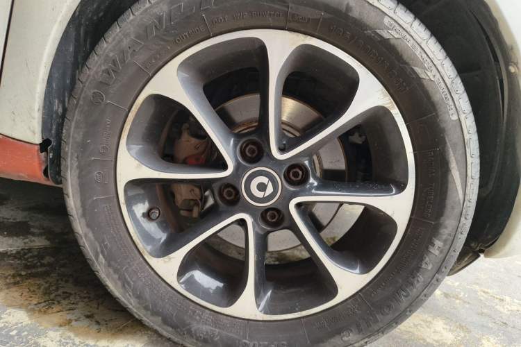 Used smart forfour 2016 1.0L 52 kW Passion Edition Right Front Wheel Hub