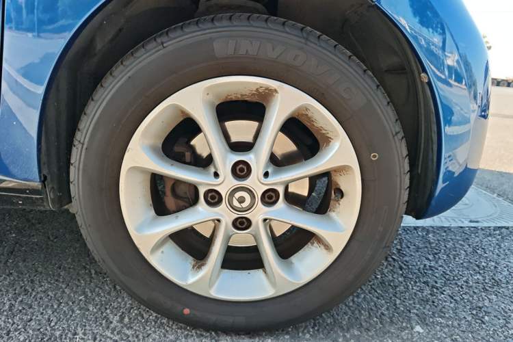 Used smart forfour 2016 1.0L 52 kW Dynamic Edition Right Front Wheel Hub