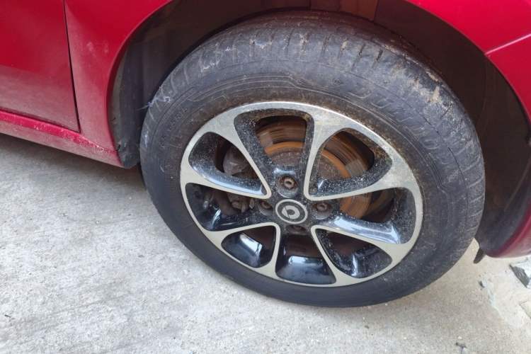 Used smart forfour 2016 1.0L 52 kW Passion Edition Right Front Wheel Hub