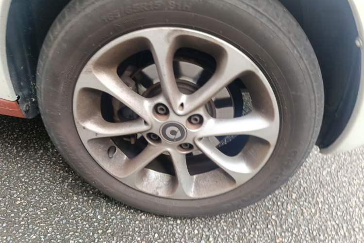 Used smart forfour 2016 1.0L 52 kW Dynamic Edition Right Front Wheel Hub