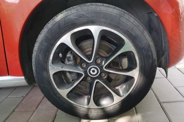 Used smart forfour 2016 1.0L 52 kW Passion Edition Right Front Wheel Hub