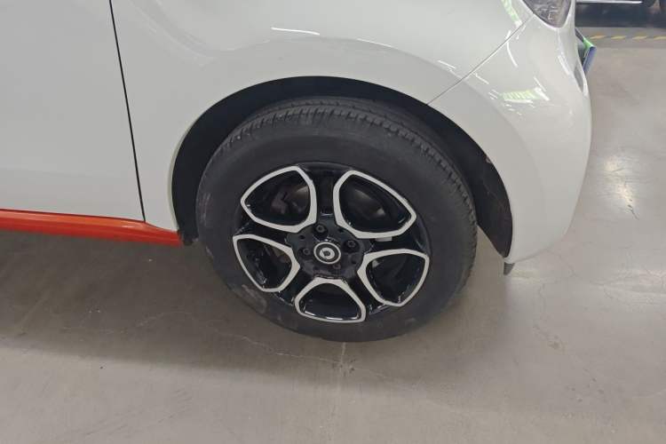 Used smart forfour 2016 0.9T 66 kW Pioneer Edition Right Front Wheel Hub