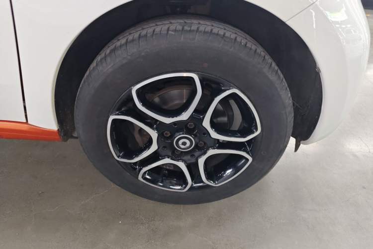 Used smart forfour 2016 0.9T 66 kW Pioneer Edition Right Front Wheel Hub