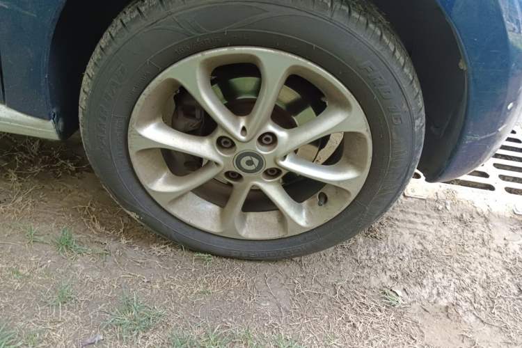 Used smart forfour 2016 1.0L 52 kW Dynamic Edition Right Front Wheel Hub