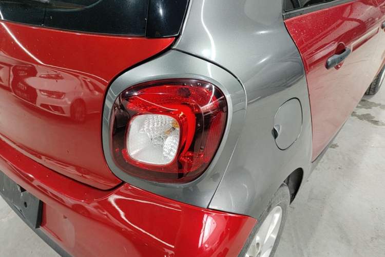 Used smart forfour 2016 1.0L 52 kW Dynamic Edition Right Rear Taillight