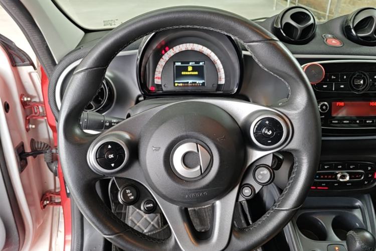 Used smart forfour 2016 1.0L 52 kW Passion Edition Steering Wheel
