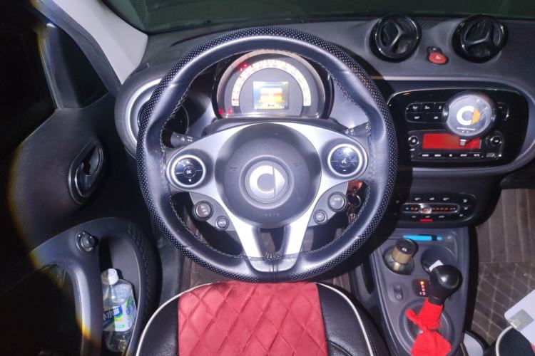 Used smart forfour 2016 1.0L 52 kW Passion Edition Steering Wheel