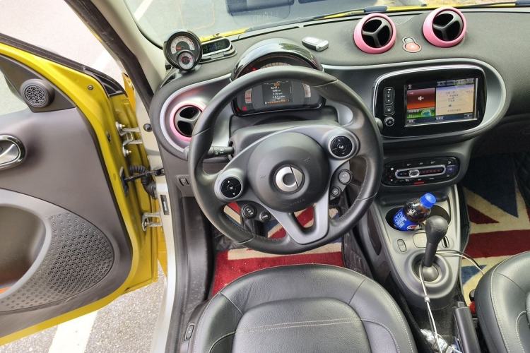 Used smart forfour 2016 0.9T 66 kW Pioneer Edition Steering Wheel