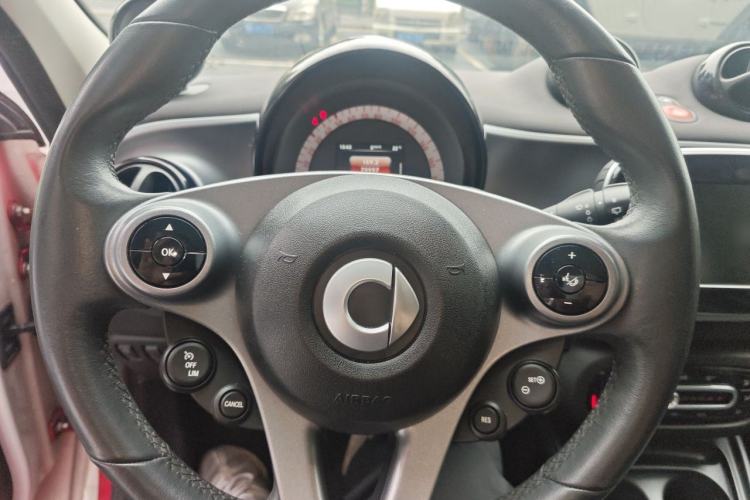 Used smart forfour 2016 0.9T 66 kW Pioneer Edition Steering Wheel