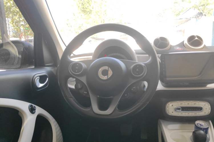 Used smart forfour 2016 1.0L 52 kW Passion Edition Steering Wheel