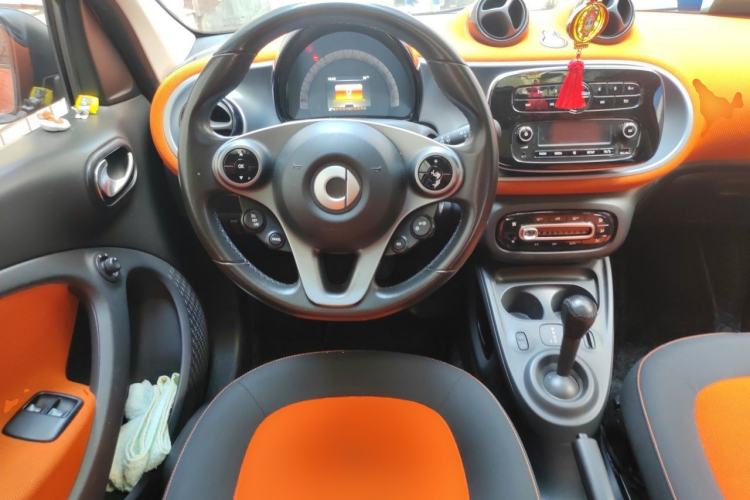 Used smart forfour 2016 1.0L 52 kW Passion Edition Steering Wheel