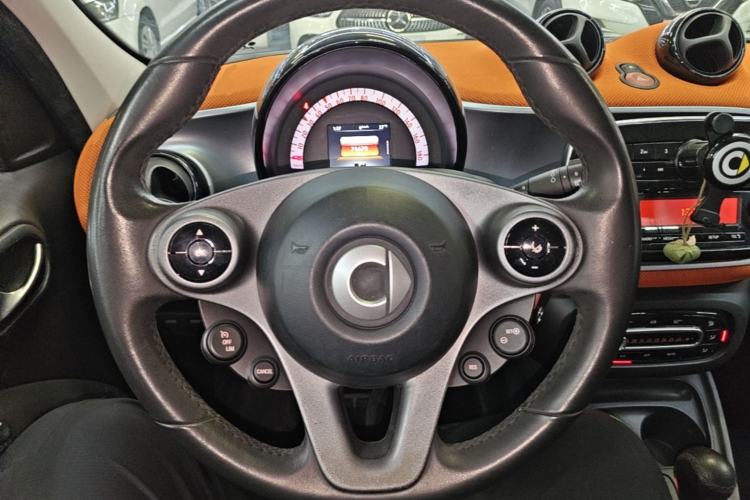 Used smart forfour 2016 1.0L 52 kW Passion Edition Steering Wheel