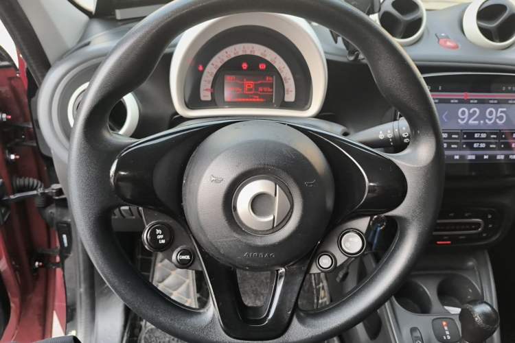Used smart forfour 2016 1.0L 52 kW Dynamic Edition Steering Wheel