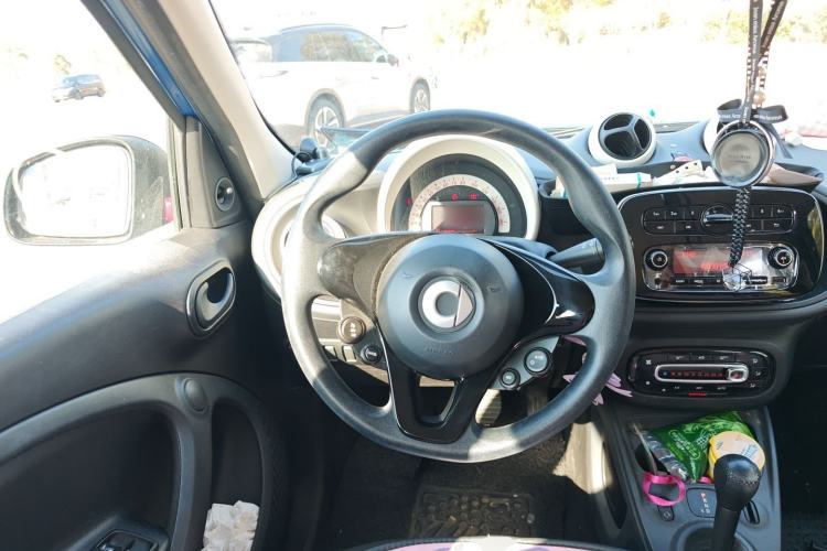Used smart forfour 2016 1.0L 52 kW Dynamic Edition Steering Wheel