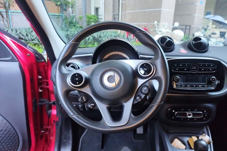 Used smart forfour 2016 1.0L 52 kW Passion Edition Steering Wheel