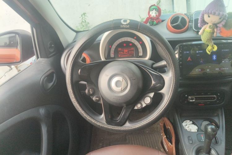 Used smart forfour 2016 1.0L 52 kW Dynamic Edition Steering Wheel