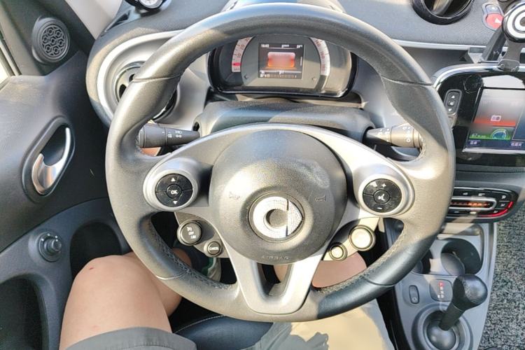 Used smart forfour 2016 0.9T 66 kW Pioneer Edition Steering Wheel