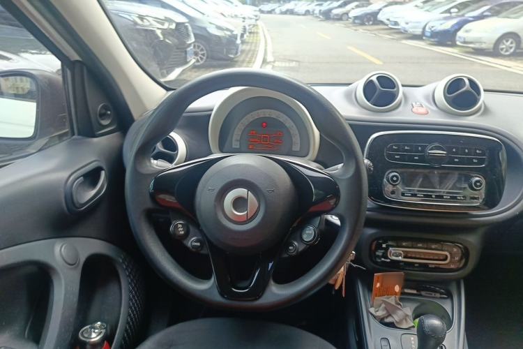 Used smart forfour 2016 1.0L 52 kW Dynamic Edition Steering Wheel