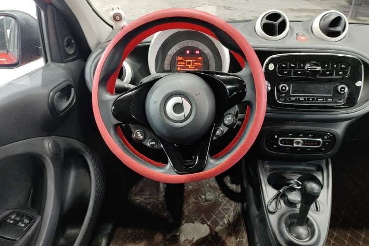 Used smart forfour 2016 1.0L 52 kW Dynamic Edition Steering Wheel