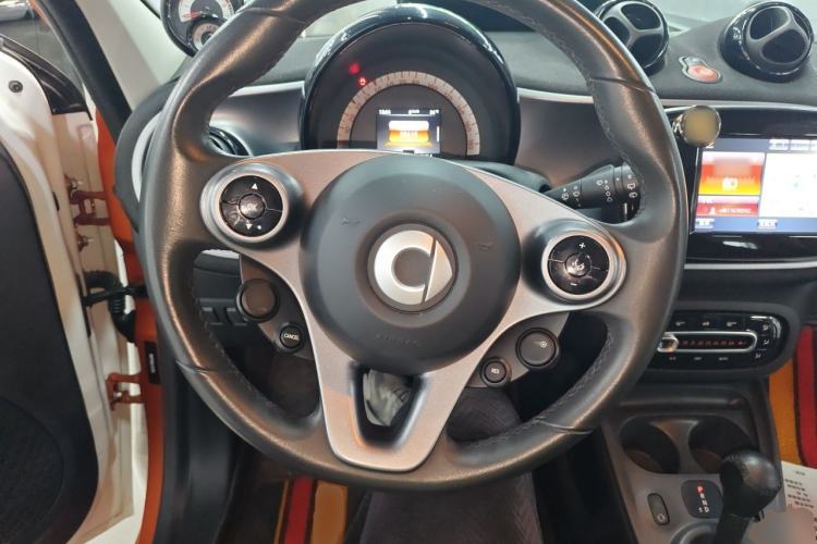 Used smart forfour 2016 0.9T 66 kW Pioneer Edition Steering Wheel