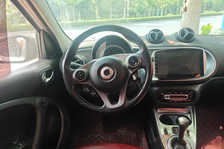 Used smart forfour 2016 1.0L 52 kW Passion Edition Steering Wheel