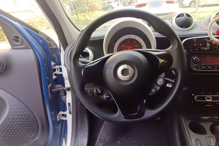 Used smart forfour 2016 1.0L 52 kW Dynamic Edition Steering Wheel