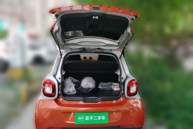 Used smart forfour 2016 1.0L 52 kW Passion Edition Trunk
