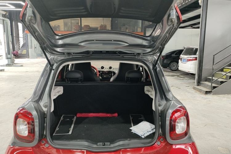 Used smart forfour 2016 1.0L 52 kW Dynamic Edition Trunk