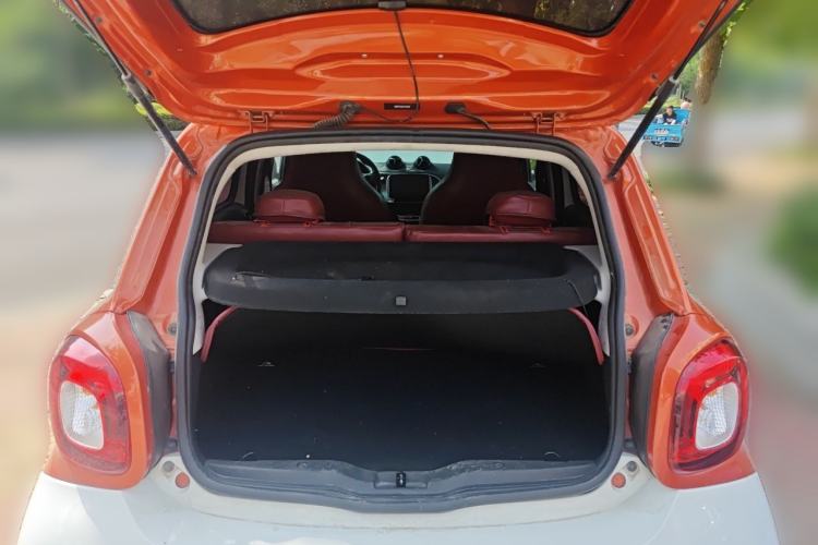 Used smart forfour 2016 1.0L 52 kW Passion Edition Trunk