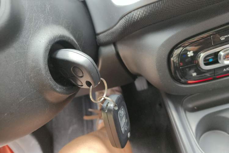 Used smart forfour 2016 1.0L 52 kW Passion Edition Vehicle Key