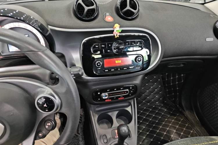 Used smart forfour 2016 1.0L 52 kW Passion Edition Audio And AC Panel