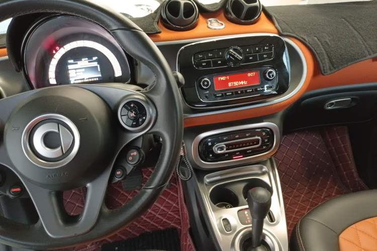 Used smart forfour 2016 1.0L 52 kW Passion Edition Audio And AC Panel