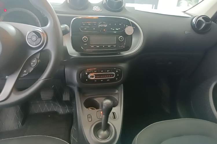 Used smart forfour 2016 1.0L 52 kW Passion Edition Audio And AC Panel