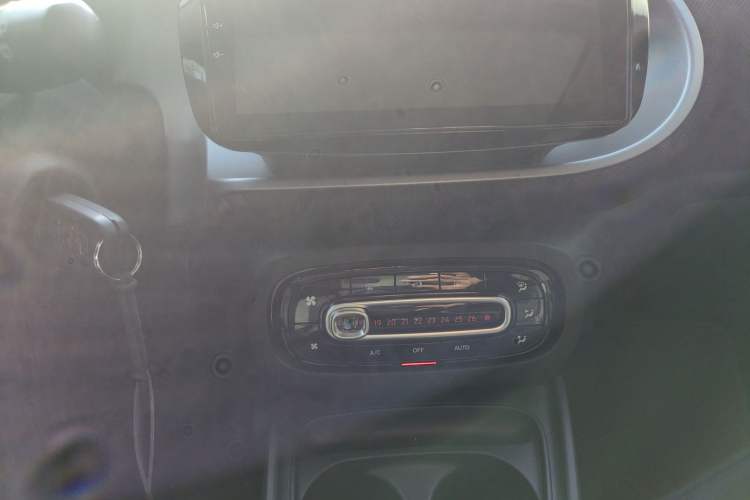 Used smart forfour 2016 1.0L 52 kW Passion Edition Audio And AC Panel
