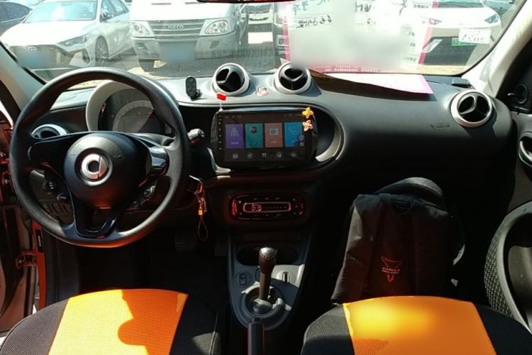 Used smart forfour 2016 1.0L 52 kW Dynamic Edition Center Console
