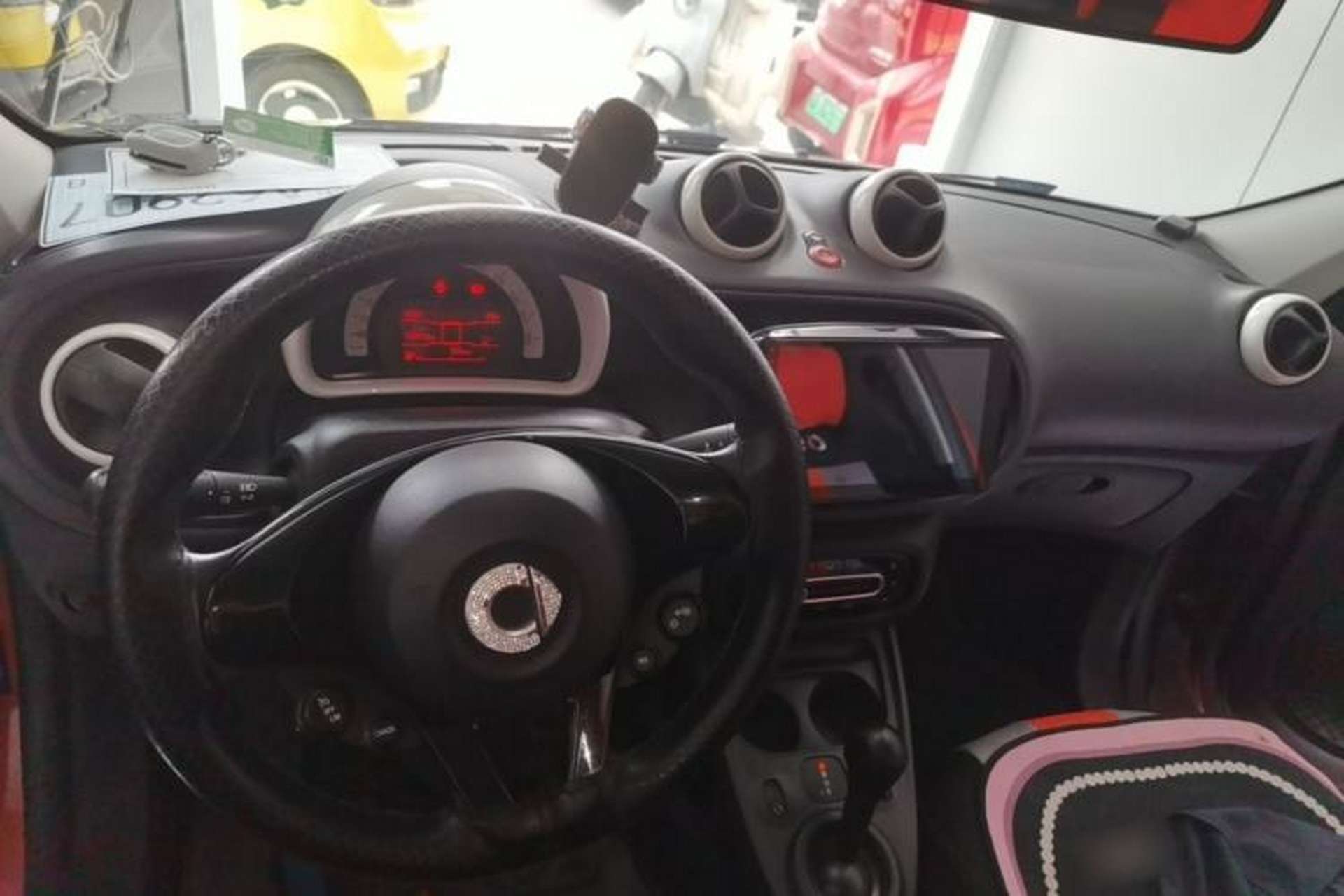 Used smart forfour 2016 1.0L 52 kW Dynamic Edition Center Console