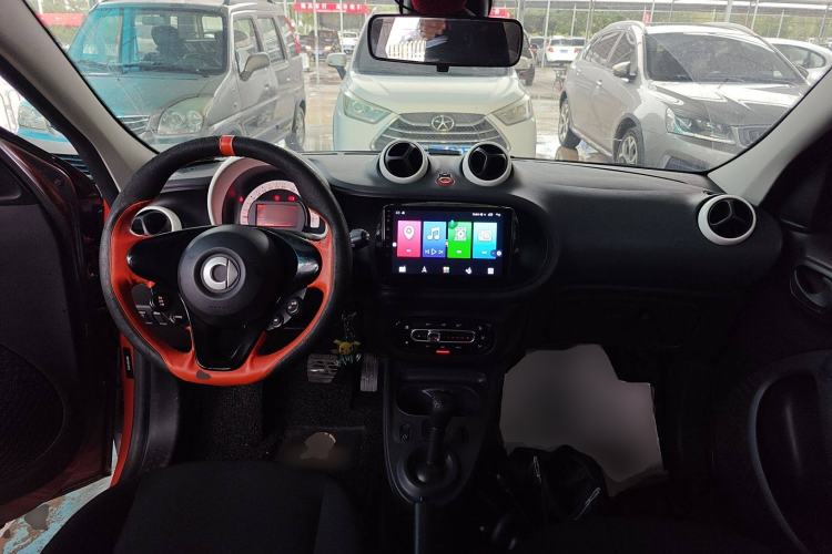 Used smart forfour 2016 1.0L 52 kW Dynamic Edition Center Console